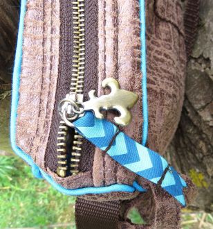 BrennenderSchuh Reißverschluss Webband Anhänger, Fransen-Handtasche im Leder-Reptilien-Indianer-Look mittlere Größe, braun-türkis